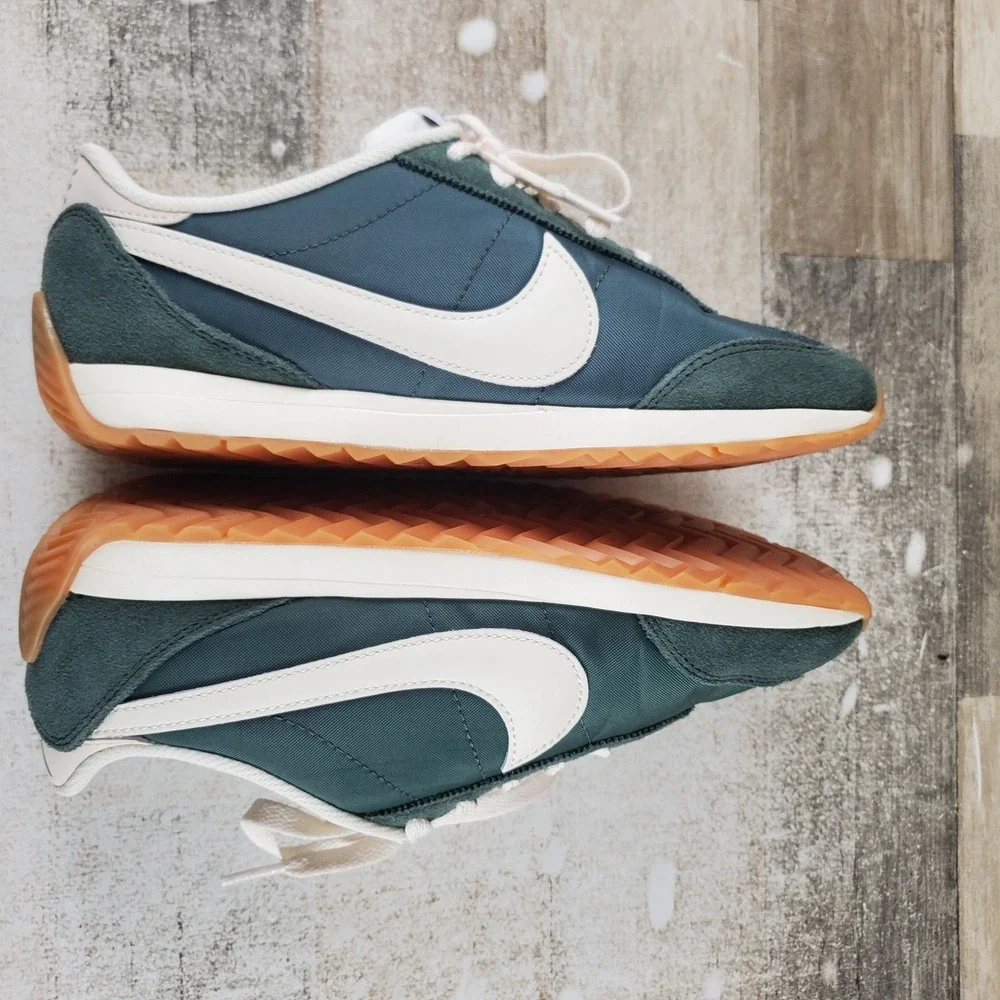 Nike Pacific Womens Shoes Sz 8 Running Green Ivory Gum Suede Lace Up Sneakers